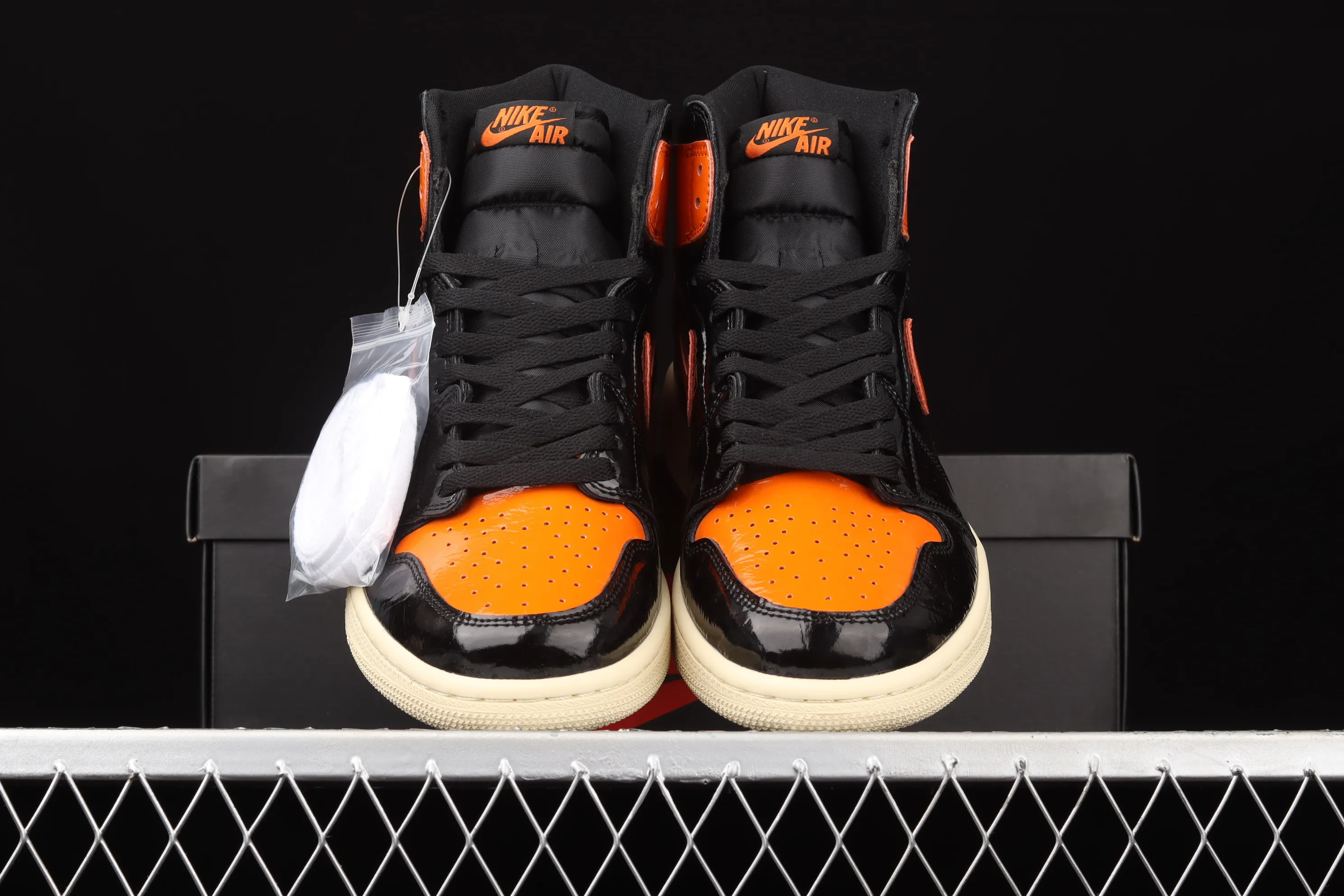 All Categories Air Jordan Jordan Series Basketball Shoes Air Jordan 1 High Air Jordan 1 Retro High OG AJ1 Joe 1 Smash 3.0 Basketball Shoes 555088-028